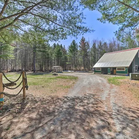 Rural Manistique Home Yard, Near Boat Launch Exterior photo