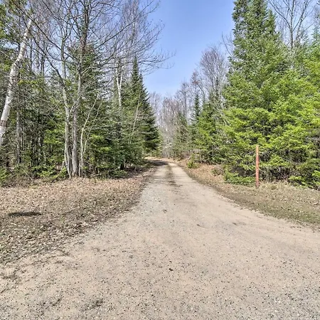 Rural Manistique Home Yard, Near Boat Launch Exterior photo